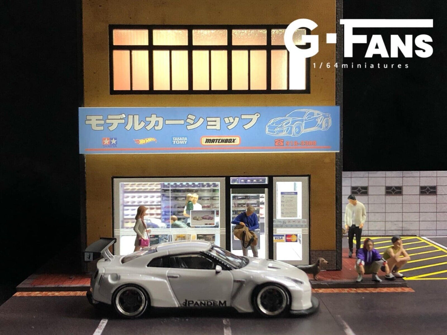 G-Fans 1/64 Model Car Hobby Shop LED Light Diorama with Car Parking Lot