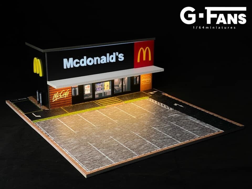 G-Fans 1/64 McDonalds LED light Diorama with Car Park Parking Lot