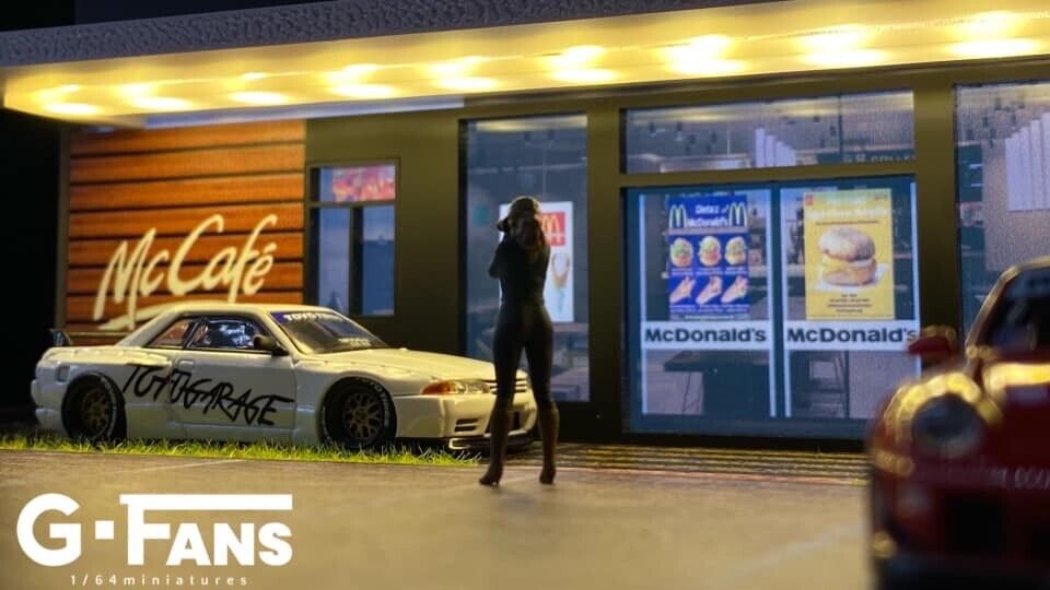 G-Fans 1/64 McDonalds LED light Diorama with Car Park Parking Lot