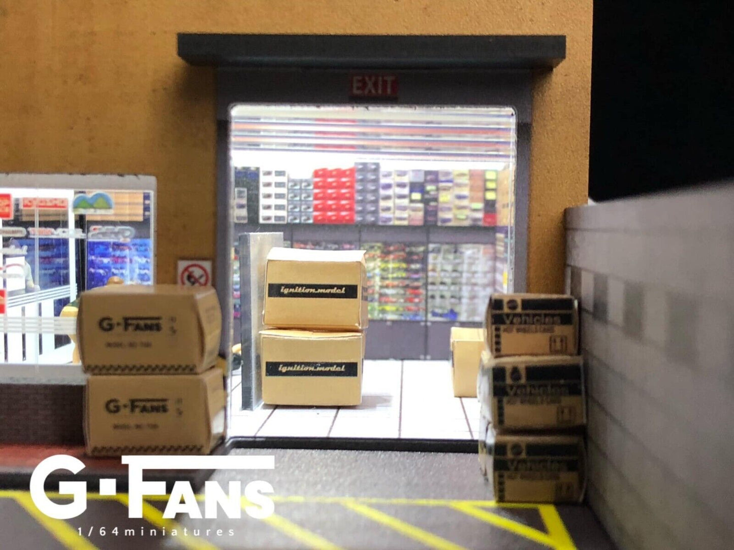 G-Fans 1/64 Model Car Hobby Shop LED Light Diorama with Car Parking Lot