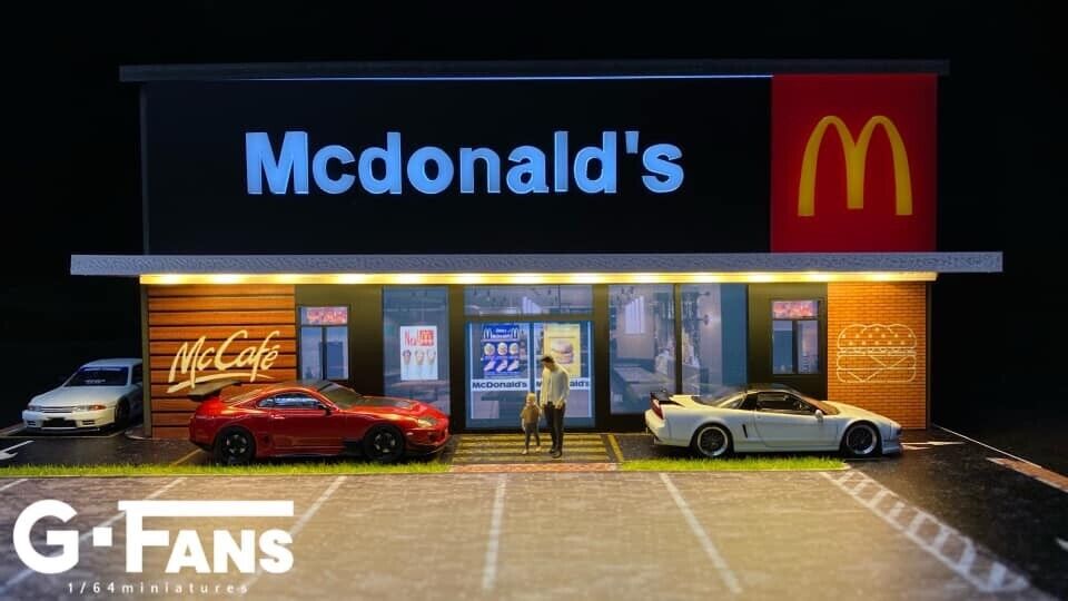 G-Fans 1/64 McDonalds LED light Diorama with Car Park Parking Lot