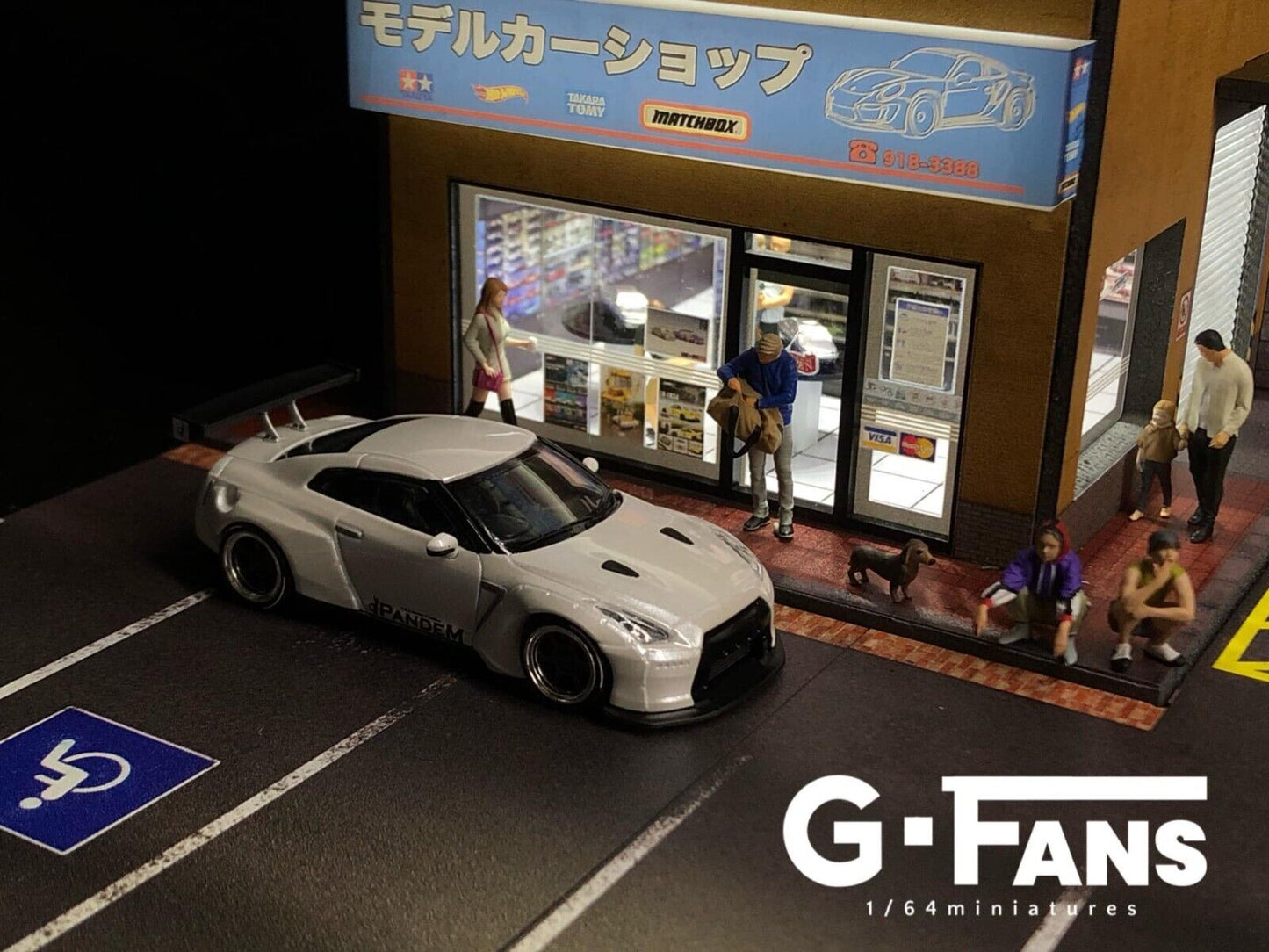 G-Fans 1/64 Model Car Hobby Shop LED Light Diorama with Car Parking Lot