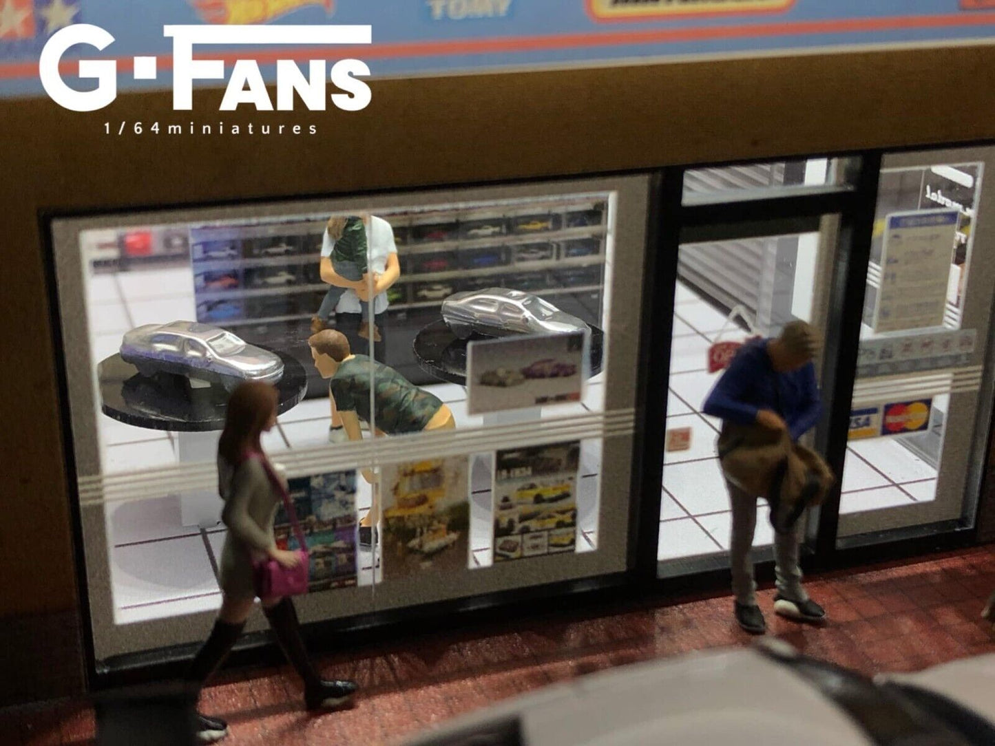 G-Fans 1/64 Model Car Hobby Shop LED Light Diorama with Car Parking Lot