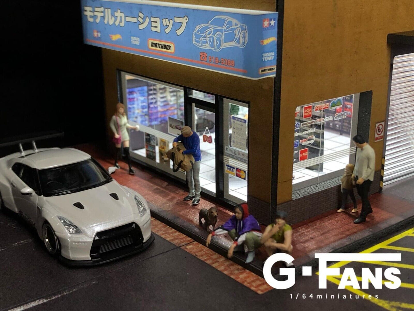 G-Fans 1/64 Model Car Hobby Shop LED Light Diorama with Car Parking Lot